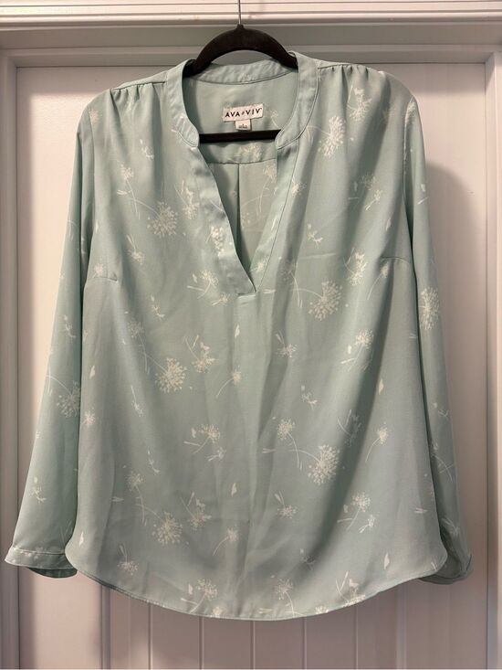 Ava & Viv Tops - Ava & Viv Mint Green Floral Split V-Neck Blouse Size XL